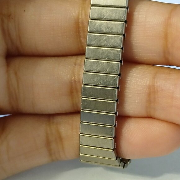 Vintage Remington Elegant Gold Tone Stretch Band Quartzarama Watch Japan Movt - Picture 7 of 10